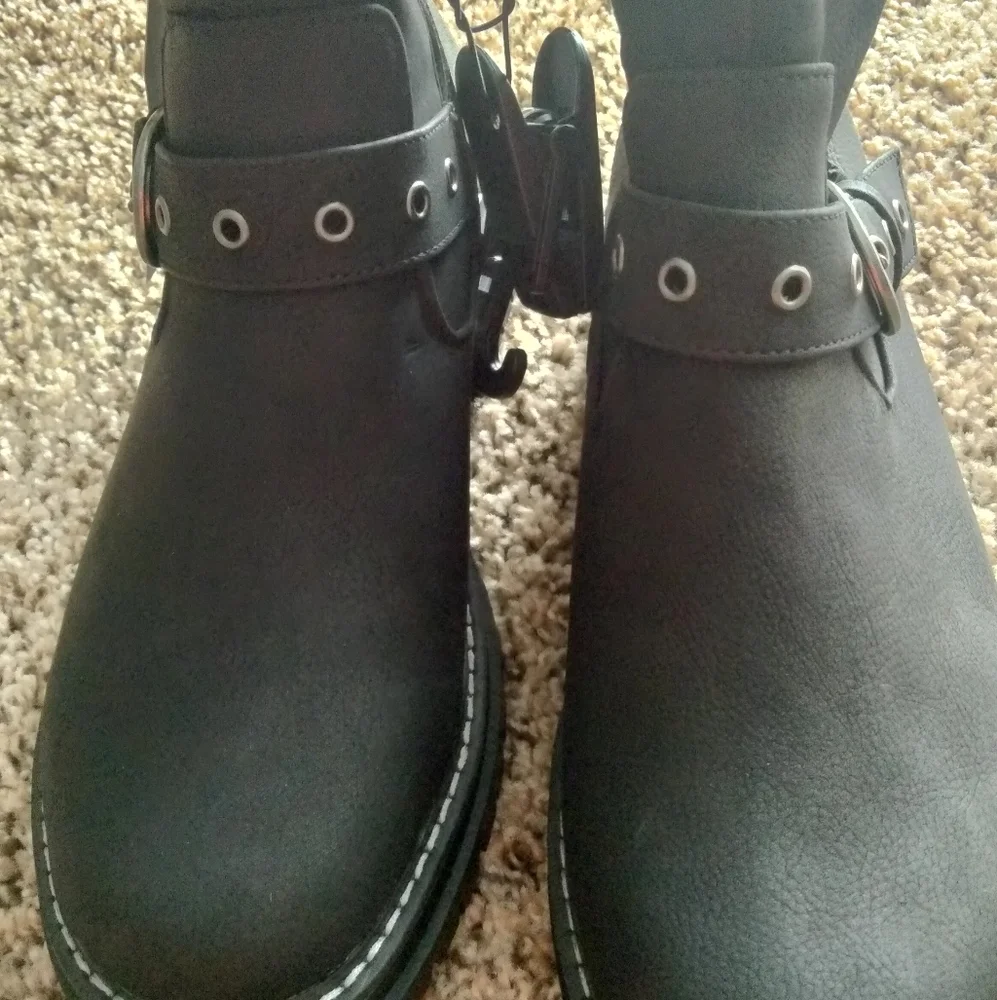 Black Buckle Calf Length Boots Size 8 - Picture 1 of 4